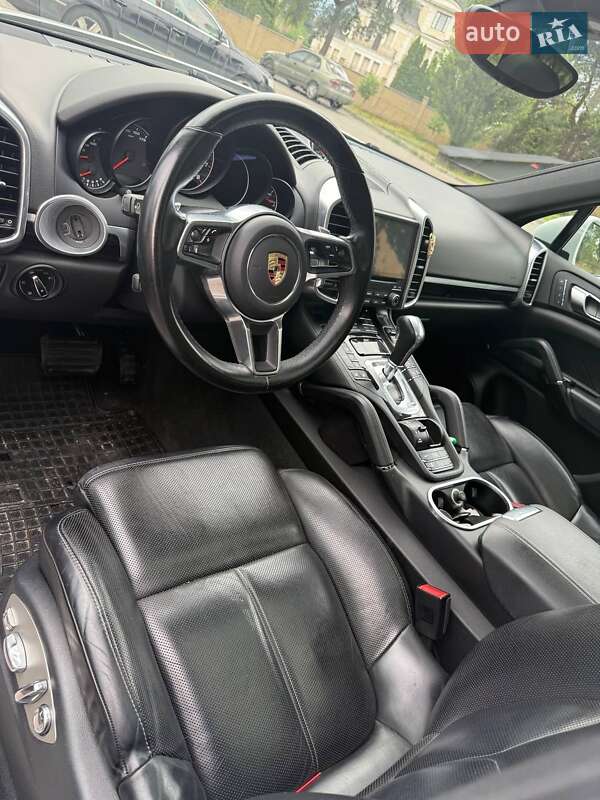 Позашляховик / Кросовер Porsche Cayenne 2016 в Ірпені