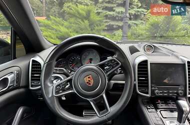 Позашляховик / Кросовер Porsche Cayenne 2017 в 