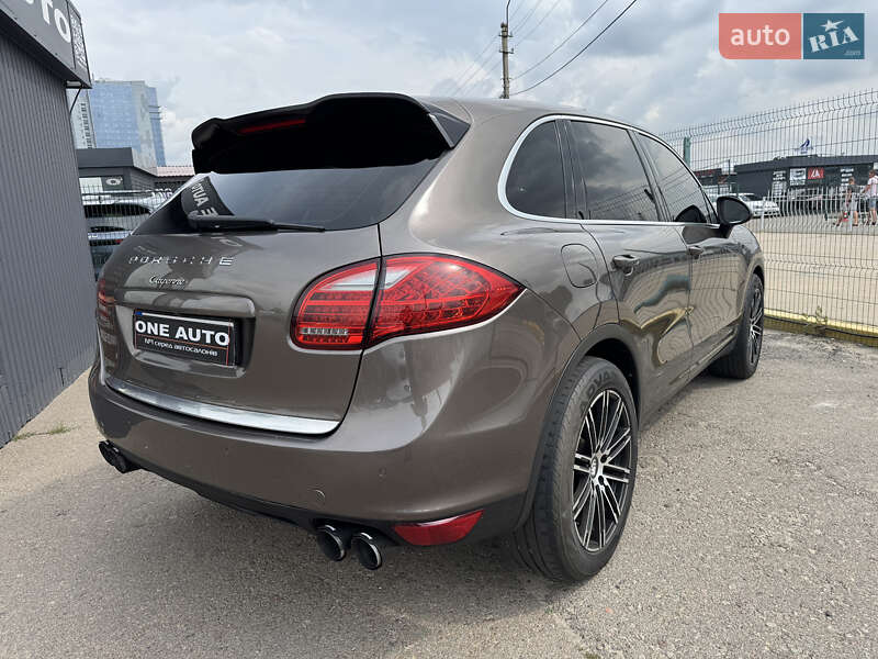 Позашляховик / Кросовер Porsche Cayenne 2012 в Києві