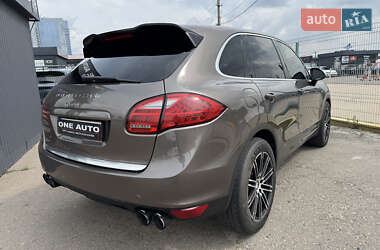 Позашляховик / Кросовер Porsche Cayenne 2012 в 