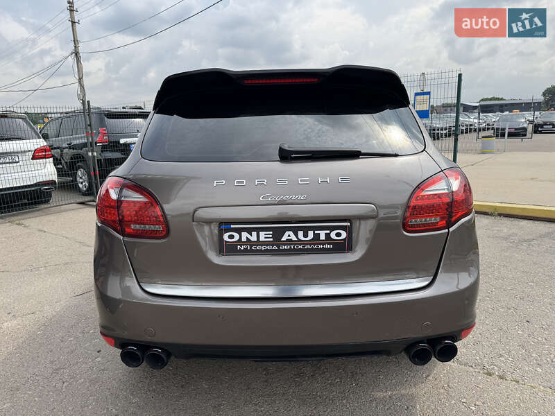 Позашляховик / Кросовер Porsche Cayenne 2012 в Києві