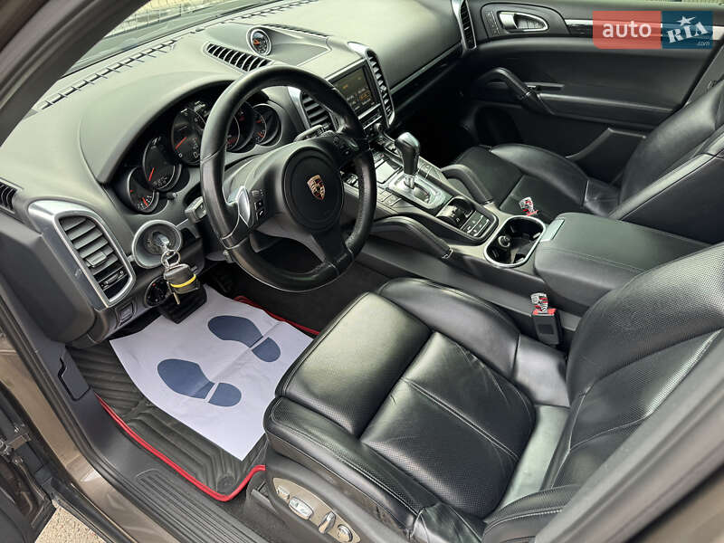 Позашляховик / Кросовер Porsche Cayenne 2012 в Києві