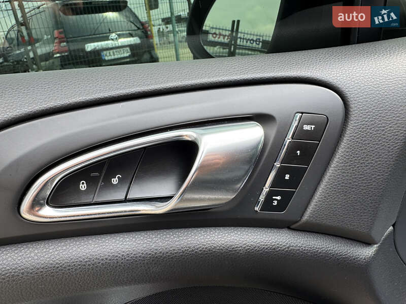 Позашляховик / Кросовер Porsche Cayenne 2012 в Києві