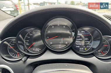 Позашляховик / Кросовер Porsche Cayenne 2012 в 