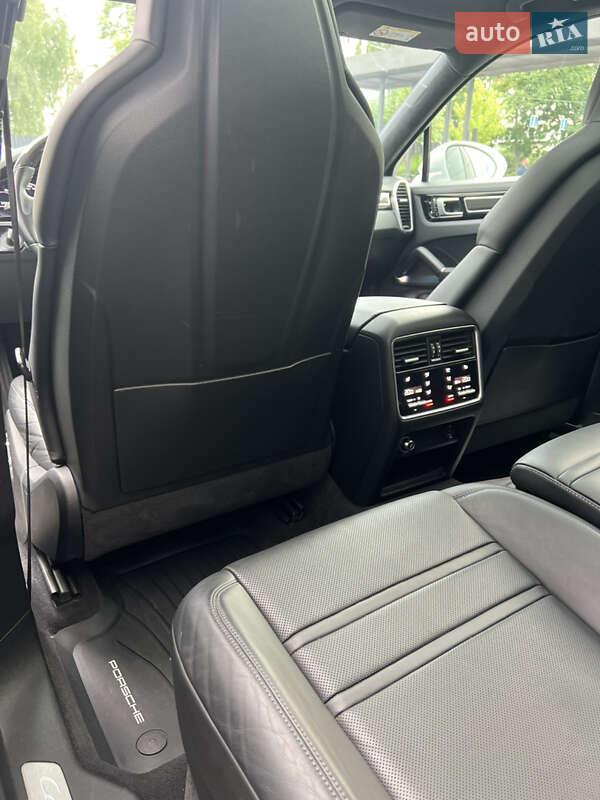 Позашляховик / Кросовер Porsche Cayenne 2019 в Києві