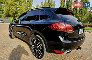 Позашляховик / Кросовер Porsche Cayenne 2013 в 
