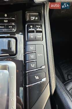 Позашляховик / Кросовер Porsche Cayenne 2013 в 