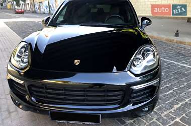 Позашляховик / Кросовер Porsche Cayenne 2015 в 