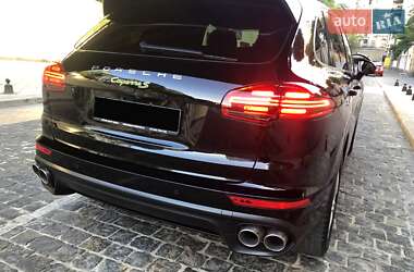 Позашляховик / Кросовер Porsche Cayenne 2015 в 