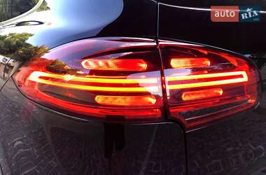 Позашляховик / Кросовер Porsche Cayenne 2015 в 