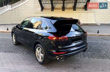 Позашляховик / Кросовер Porsche Cayenne 2015 в 