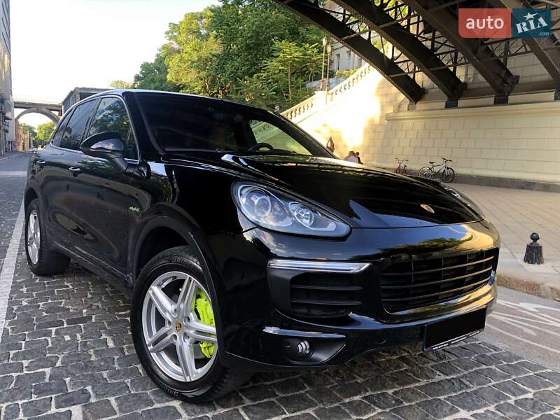 Позашляховик / Кросовер Porsche Cayenne 2015 в 