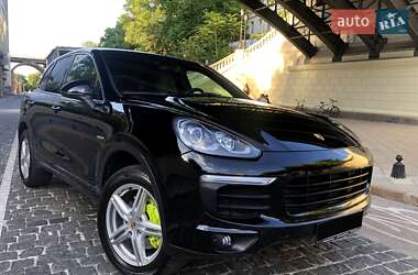 Позашляховик / Кросовер Porsche Cayenne 2015 в 