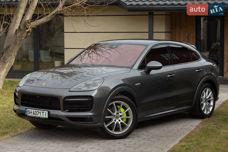 Позашляховик / Кросовер Porsche Cayenne 2021 в 