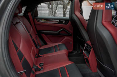 Позашляховик / Кросовер Porsche Cayenne 2021 в 
