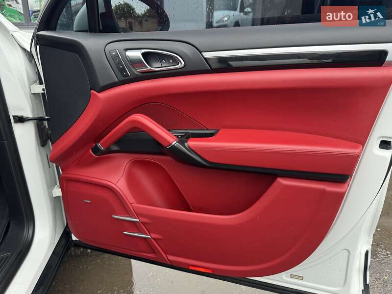 Внедорожник / Кроссовер Porsche Cayenne 2014 в Тернополе