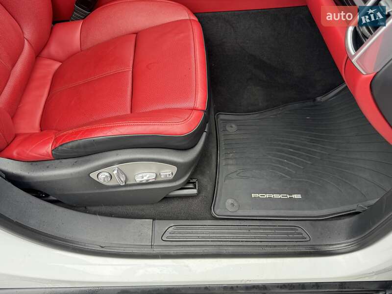Внедорожник / Кроссовер Porsche Cayenne 2014 в Тернополе