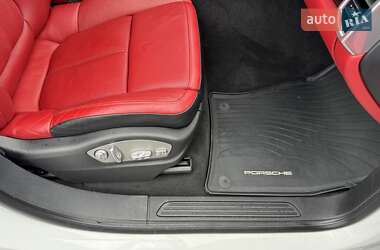 Внедорожник / Кроссовер Porsche Cayenne 2014 в 