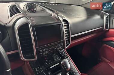 Внедорожник / Кроссовер Porsche Cayenne 2014 в 