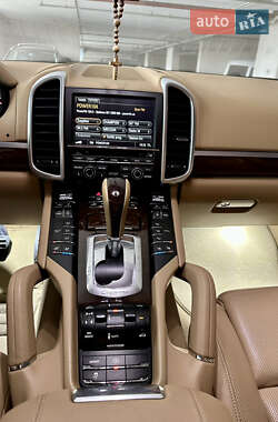 Позашляховик / Кросовер Porsche Cayenne 2013 в 