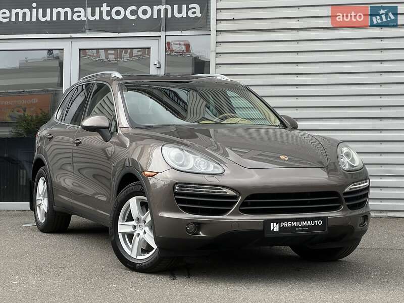 Внедорожник / Кроссовер Porsche Cayenne 2012 в 