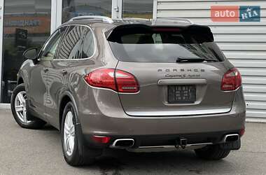 Внедорожник / Кроссовер Porsche Cayenne 2012 в 