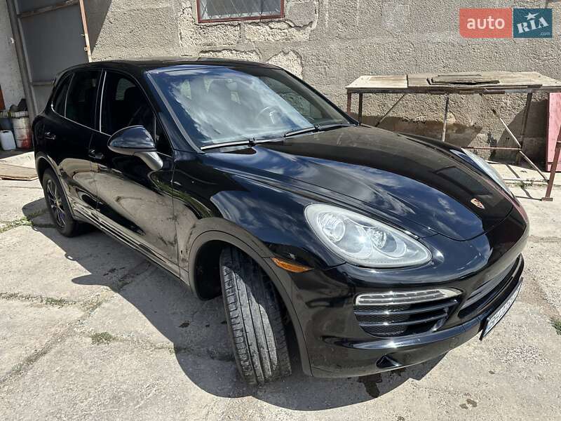 Внедорожник / Кроссовер Porsche Cayenne 2010 в 