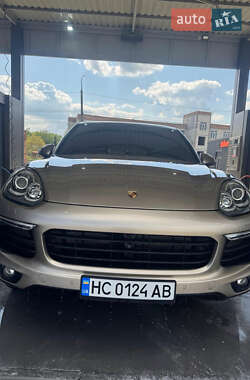 Внедорожник / Кроссовер Porsche Cayenne 2015 в 