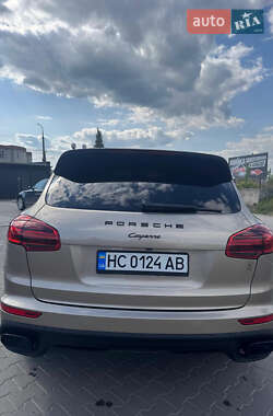 Внедорожник / Кроссовер Porsche Cayenne 2015 в 