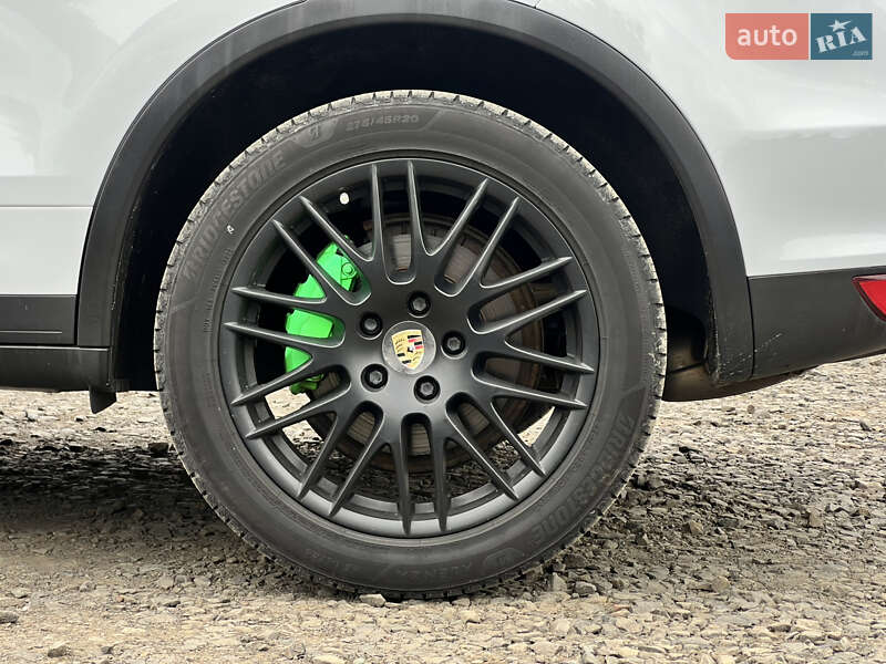 Внедорожник / Кроссовер Porsche Cayenne 2014 в Луцке