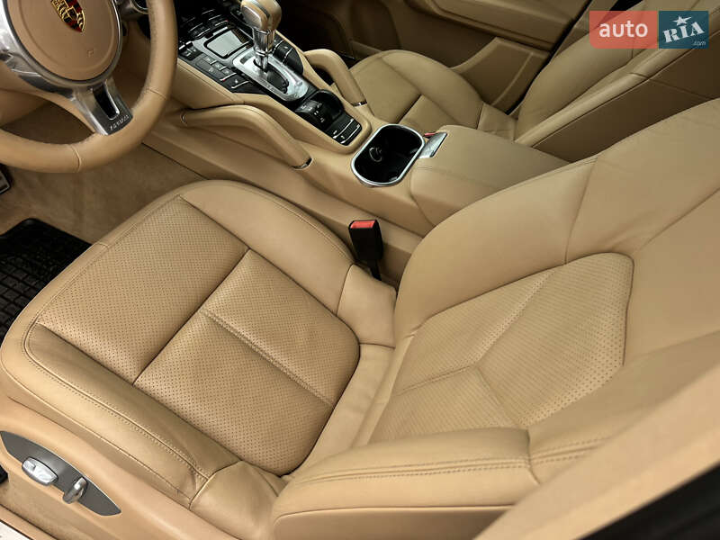 Внедорожник / Кроссовер Porsche Cayenne 2014 в Луцке