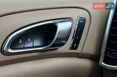 Внедорожник / Кроссовер Porsche Cayenne 2014 в 