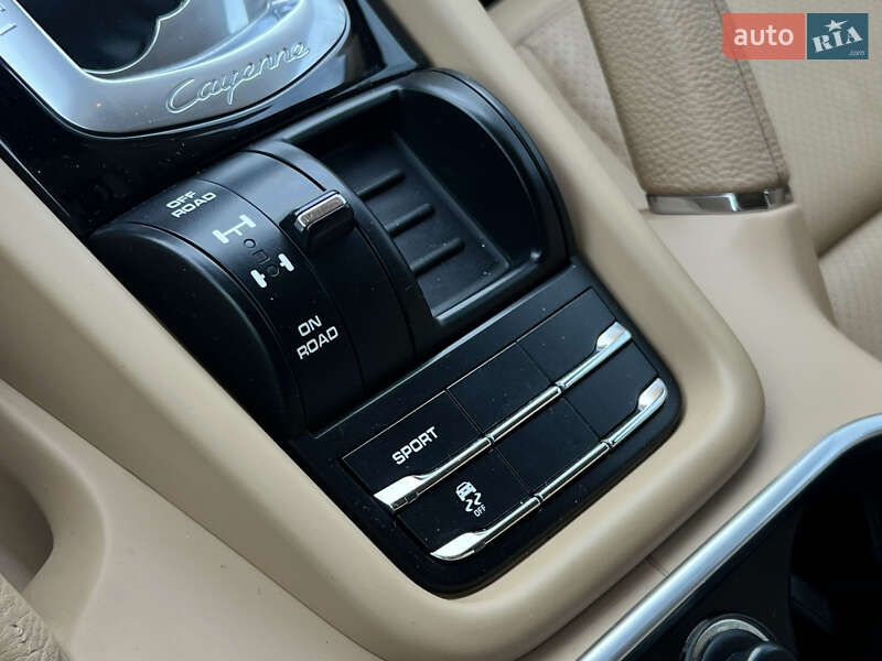 Внедорожник / Кроссовер Porsche Cayenne 2014 в Луцке