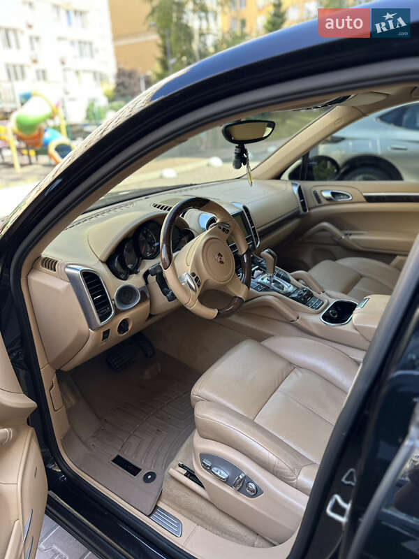 Внедорожник / Кроссовер Porsche Cayenne 2012 в Киеве