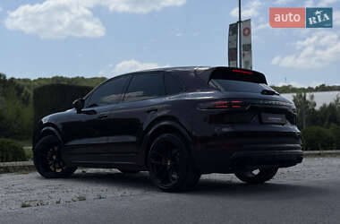 Внедорожник / Кроссовер Porsche Cayenne 2021 в 