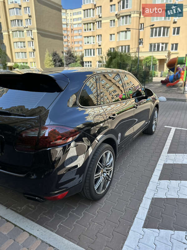 Позашляховик / Кросовер Porsche Cayenne 2012 в Києві
