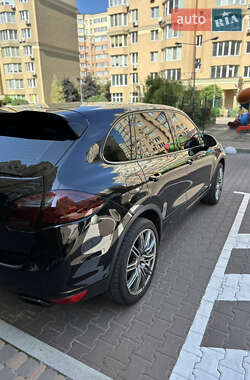 Позашляховик / Кросовер Porsche Cayenne 2012 в 