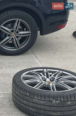 Позашляховик / Кросовер Porsche Cayenne 2012 в 