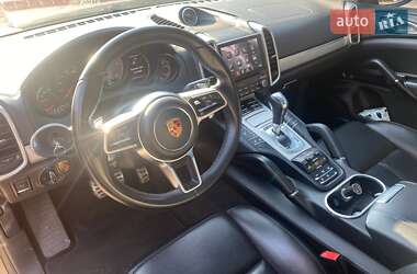 Внедорожник / Кроссовер Porsche Cayenne 2017 в 