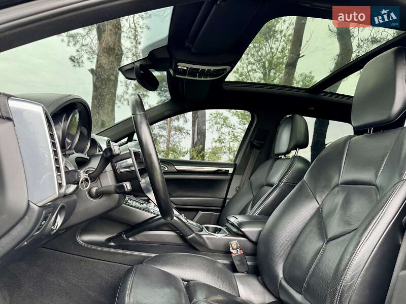 Позашляховик / Кросовер Porsche Cayenne 2012 в Києві