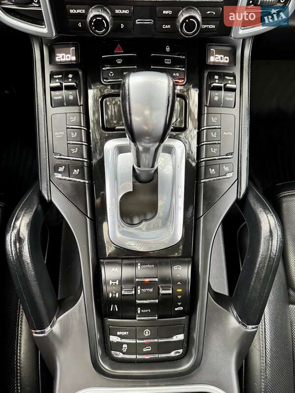Позашляховик / Кросовер Porsche Cayenne 2012 в Києві