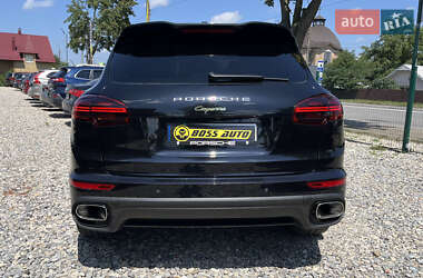 Внедорожник / Кроссовер Porsche Cayenne 2014 в 