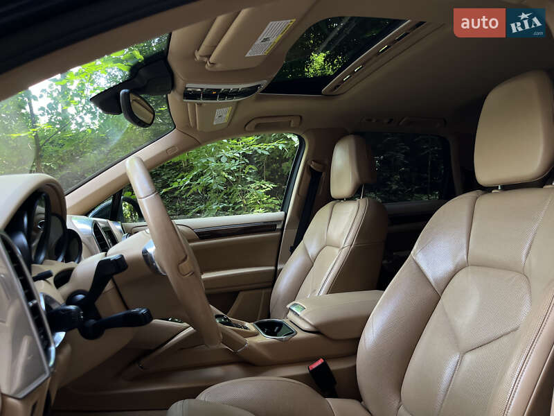Внедорожник / Кроссовер Porsche Cayenne 2011 в Киеве