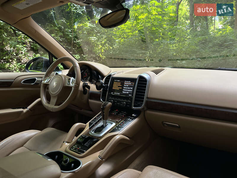 Внедорожник / Кроссовер Porsche Cayenne 2011 в Киеве