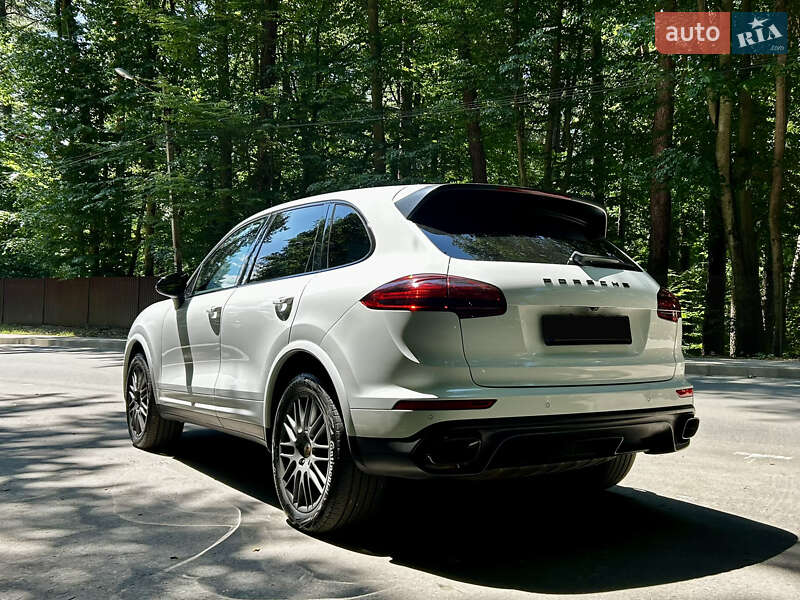 Внедорожник / Кроссовер Porsche Cayenne 2015 в Львове