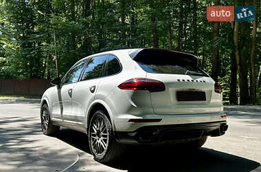 Позашляховик / Кросовер Porsche Cayenne 2015 в 