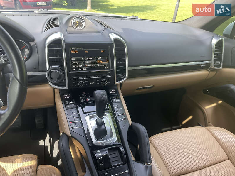 Внедорожник / Кроссовер Porsche Cayenne 2015 в Львове