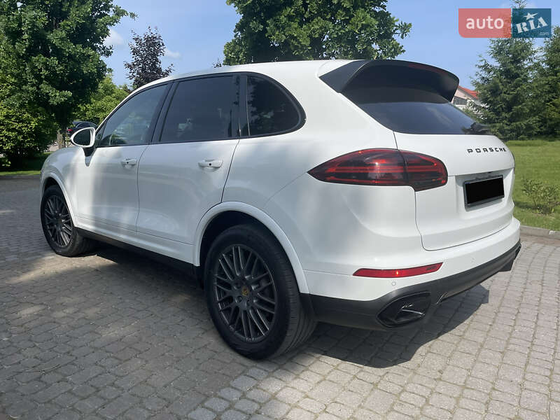 Внедорожник / Кроссовер Porsche Cayenne 2015 в Львове