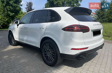 Позашляховик / Кросовер Porsche Cayenne 2015 в 