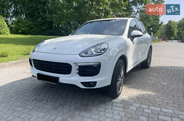 Позашляховик / Кросовер Porsche Cayenne 2015 в 